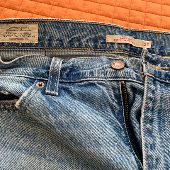 WOMEN' S LEVIS BAGGY- What a steal! - Picture 2 of 4
